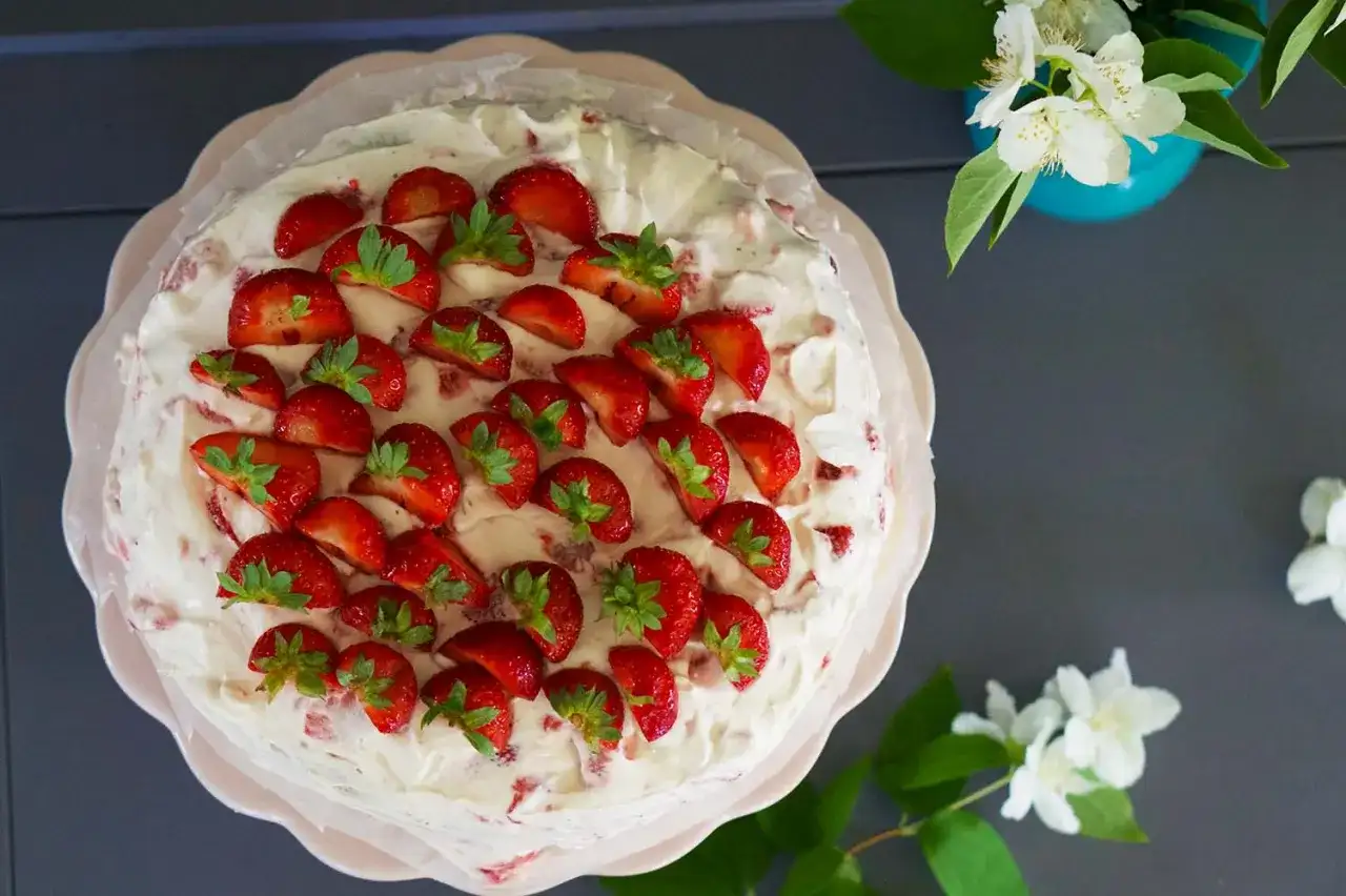 Jordgubbstårta - Receptet för en perfekt sommarfika