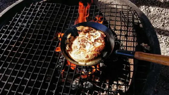 Kolbulle med fläsk - klassiskt recept i gjutjärnspanna